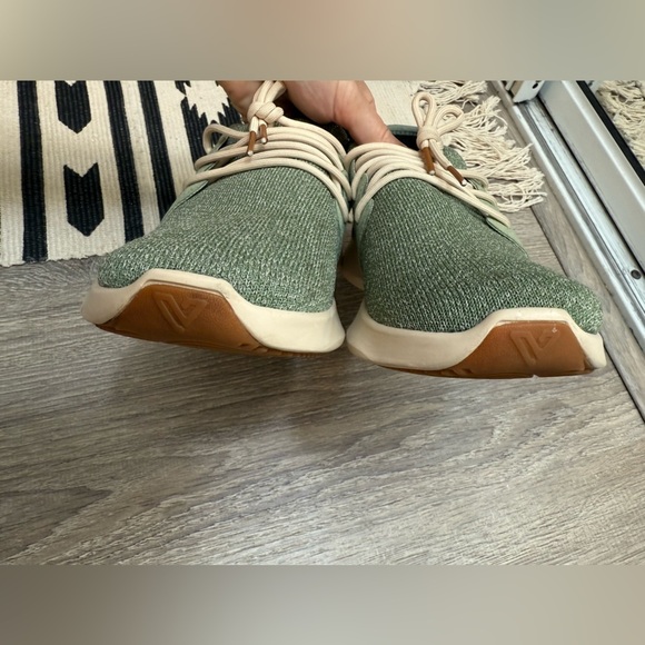 Vessi Everyday Classic Sneaker Fig Green on Off White Men’s Size 9 main image 6